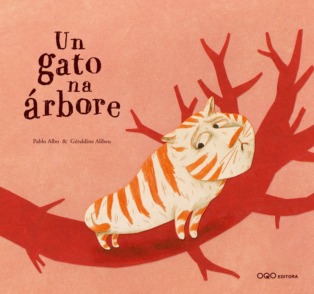 UN GATO NA ARBORE